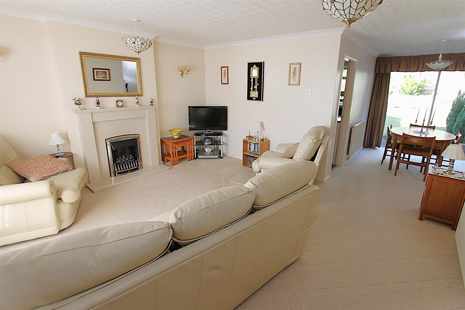 3 bed property in Long Innage, Halesowen